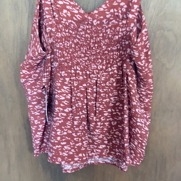 Simply Vera Vera Wang top abstract animal print top smocking in back L - Picture 9 of 15